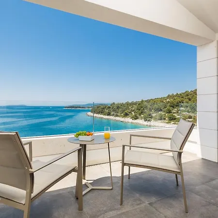 Argemonia Βίλα Τρογκίρ